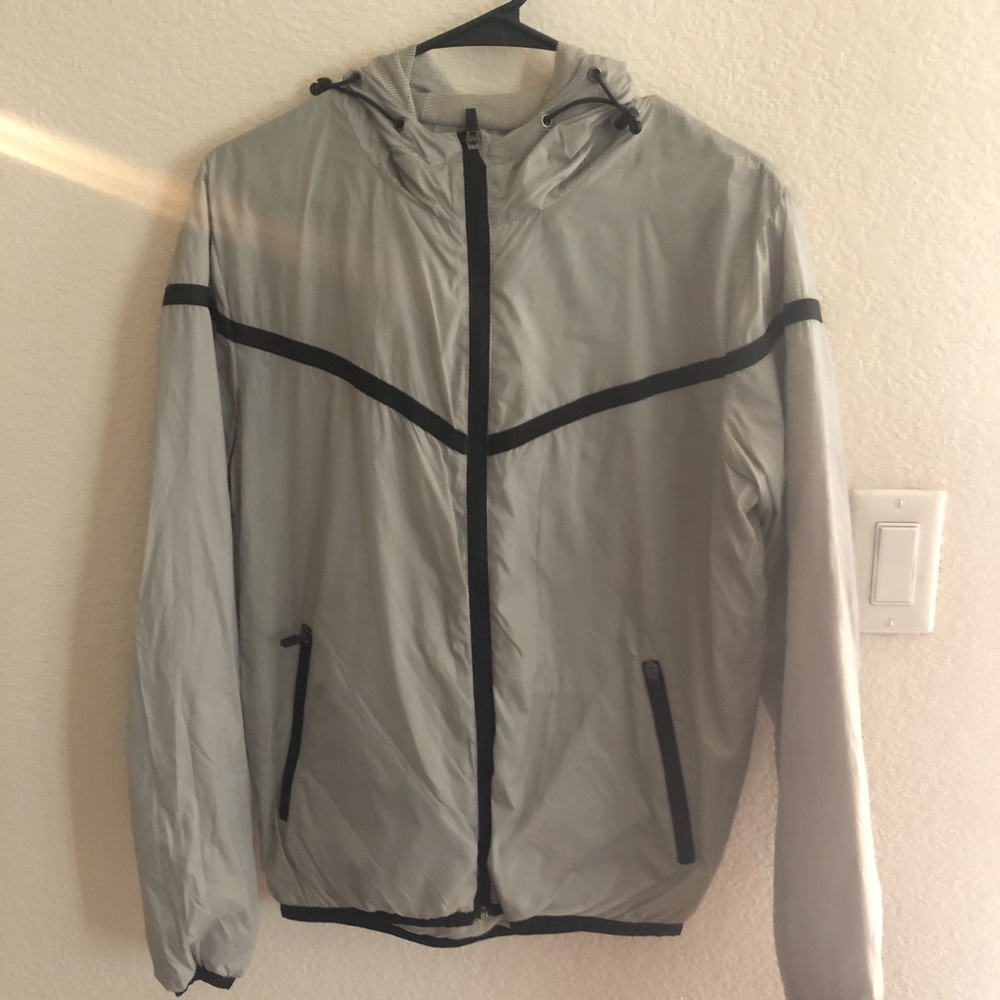 Men’s Lightweight Windbreaker